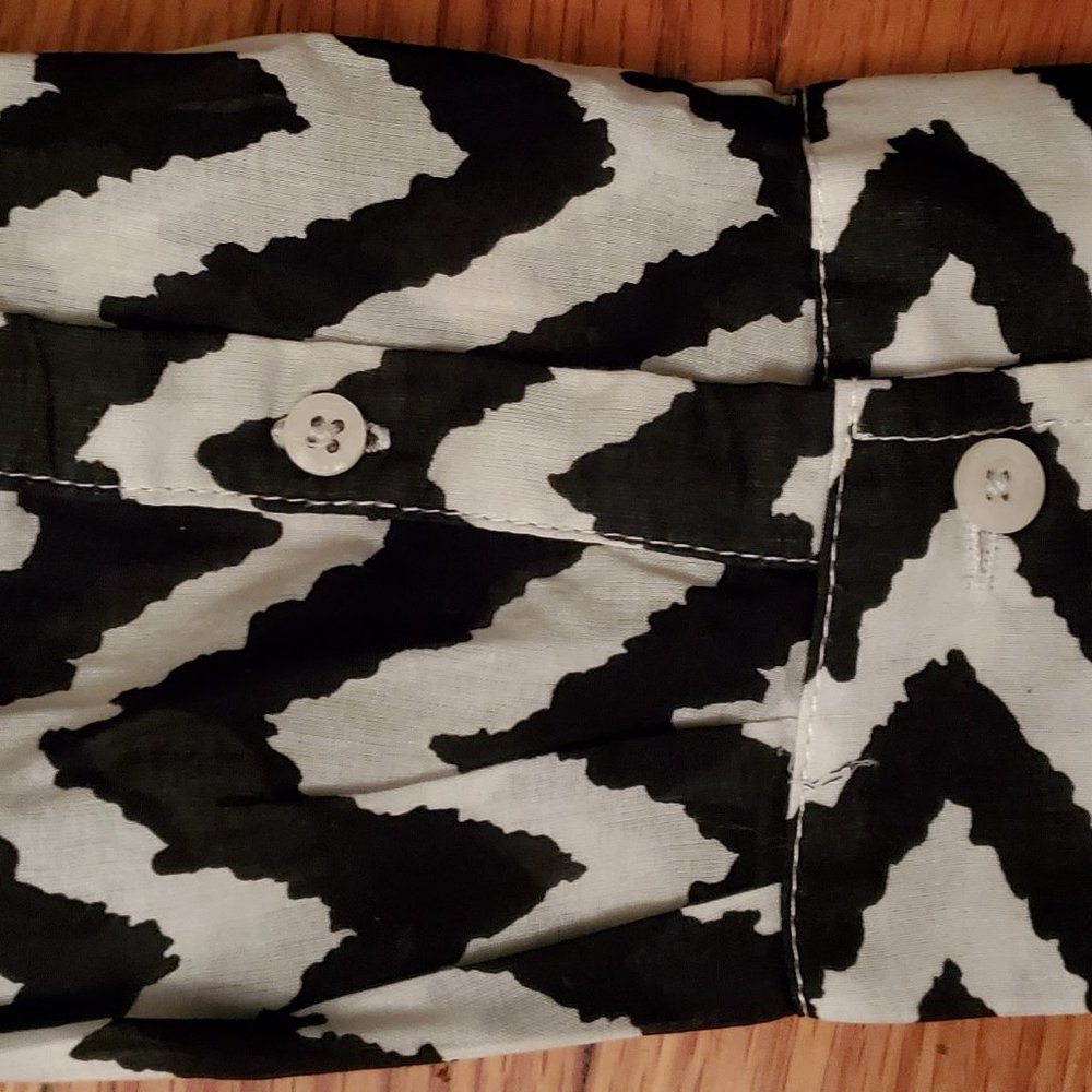 Dahlia Collection Chevron Pop Over with Buttons Blouse SZ Medium - Picture 4 of 7